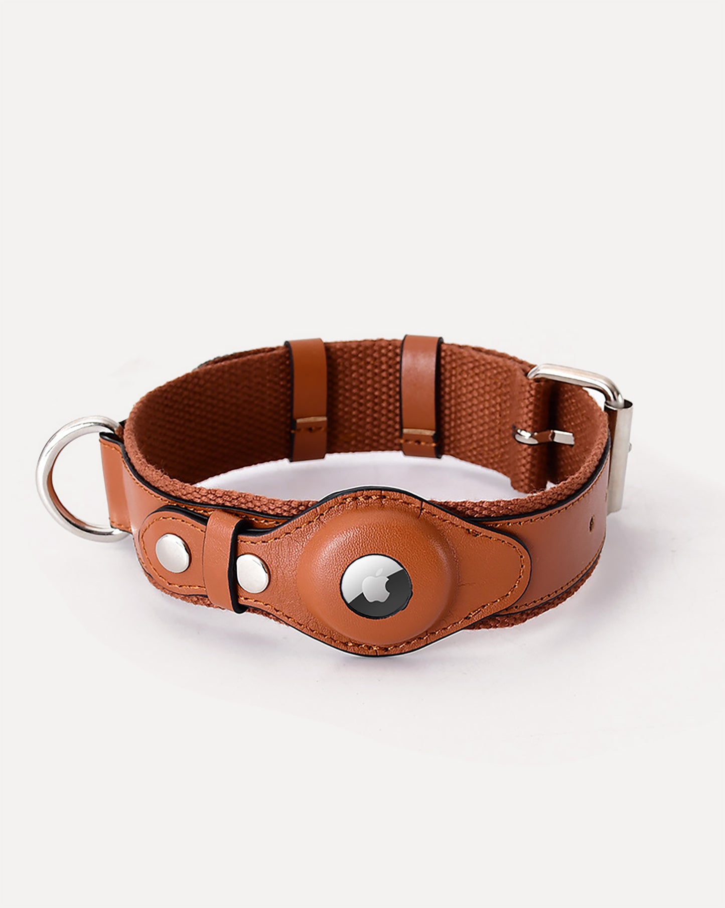 Overview of the airtag dog collar brown in brown, featuring its complete design.