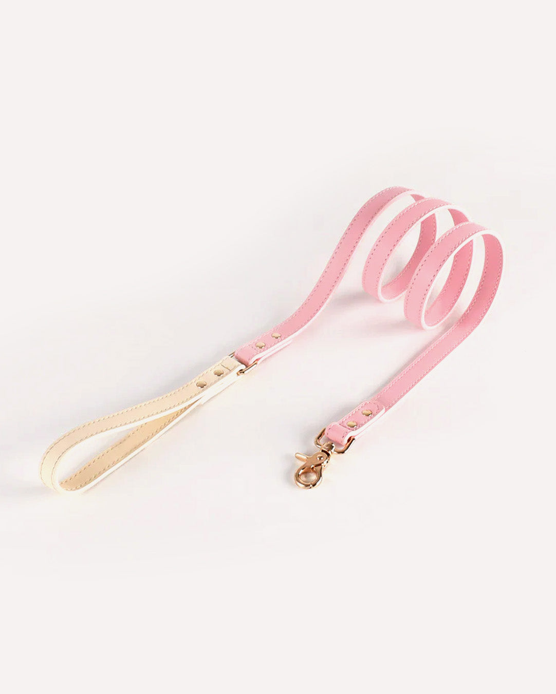 Overview of the eco-friendly two tone genuine leather dog leash in pink, featuring its complete design.