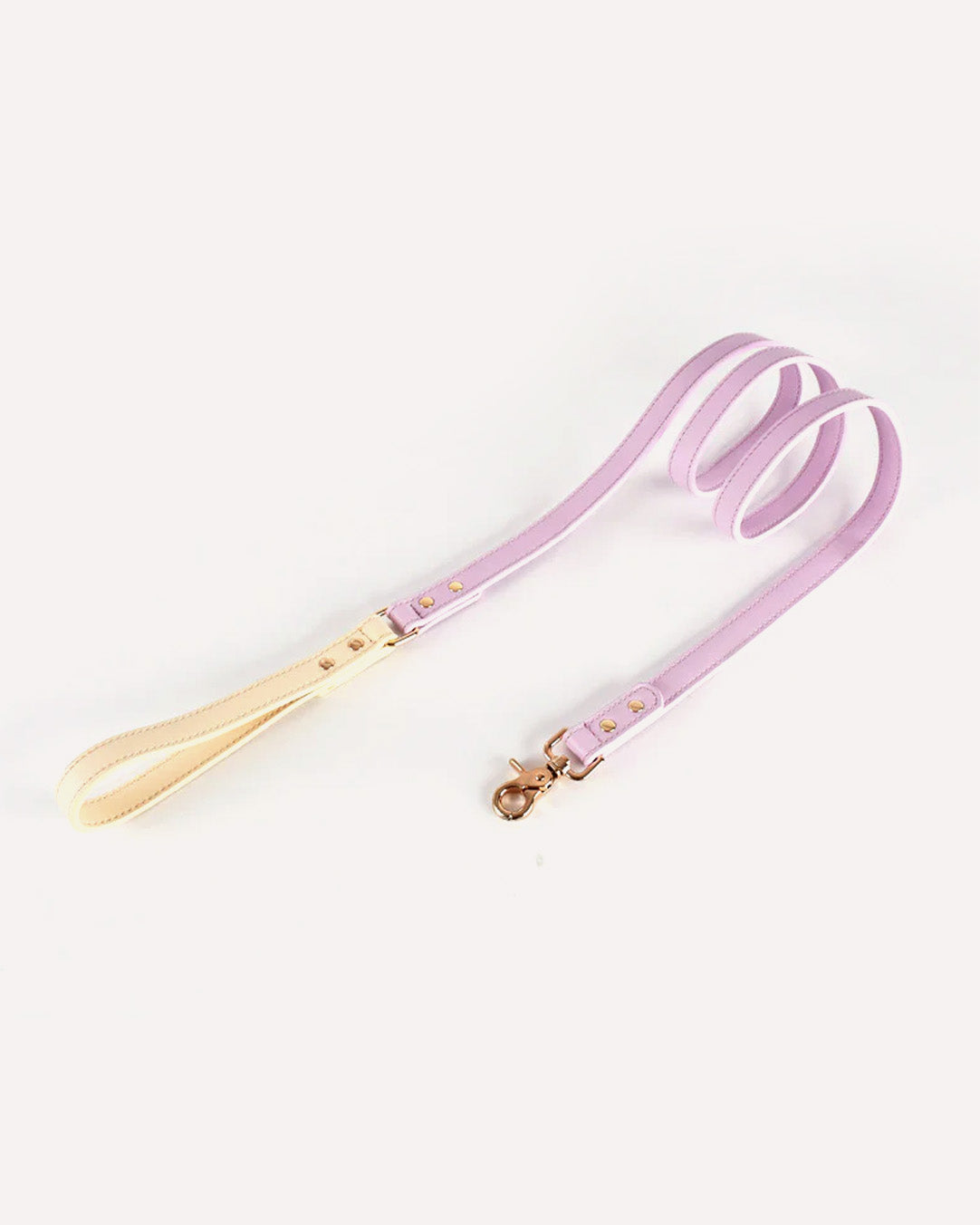 Overview of the eco-friendly two tone genuine leather dog leash in violet purple, featuring its complete design.